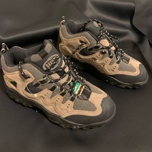 Dakota woman’s steel toe work boots
